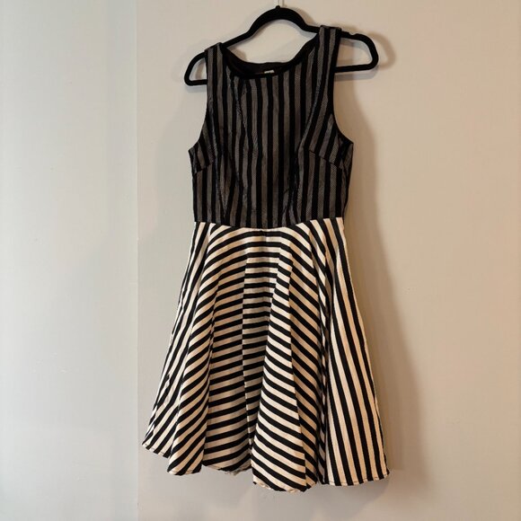 Eva Franco Black & Cream Striped Dress Women's Size L - Picture 2 of 8